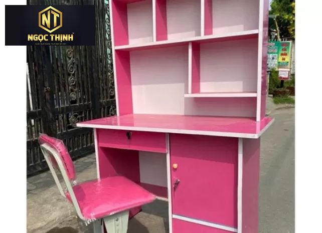 BÀN HỌC CHO BÉ GÁI ĐƠN GIẢN DỄ THƯƠNG